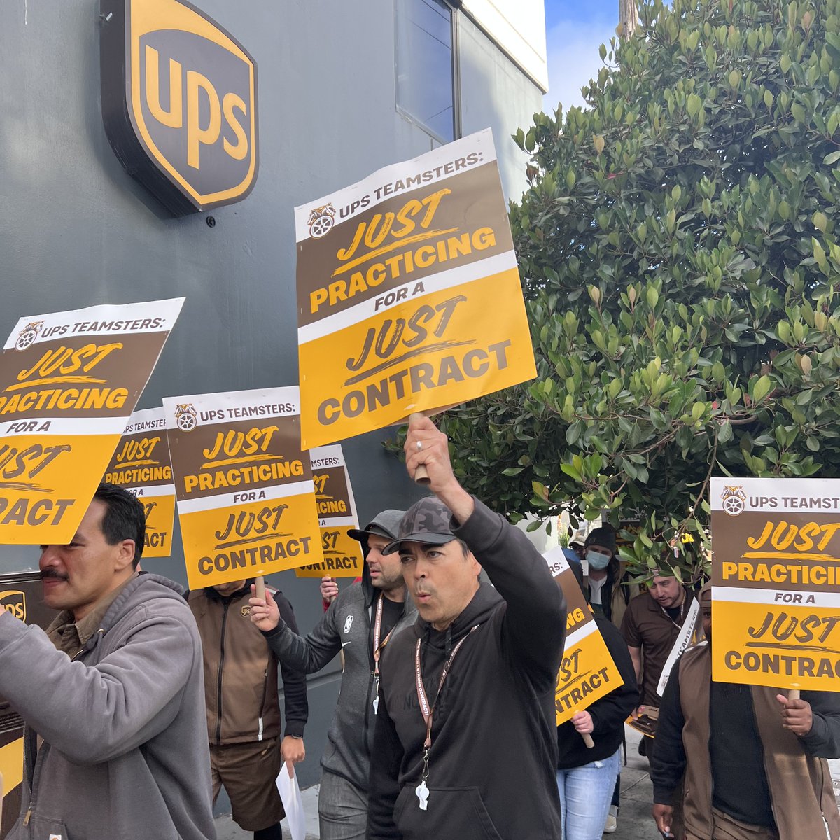 STRIKE-READY FROM SAN FRANCISCO TO THE SUNSHINE STATE

Communities and supporters are showing up to show their love for hardworking <a href="/UPS/">UPS</a> #Teamsters as members finalize #strike plans. #1u