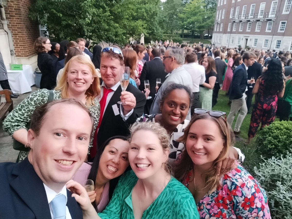 HJAMedNeg's tweet photo. Thank you to @1CrownOfficeRow for an amazing evening - play did not stop for rain! #notmadeofsugar https://t.co/UfOcvZE64B