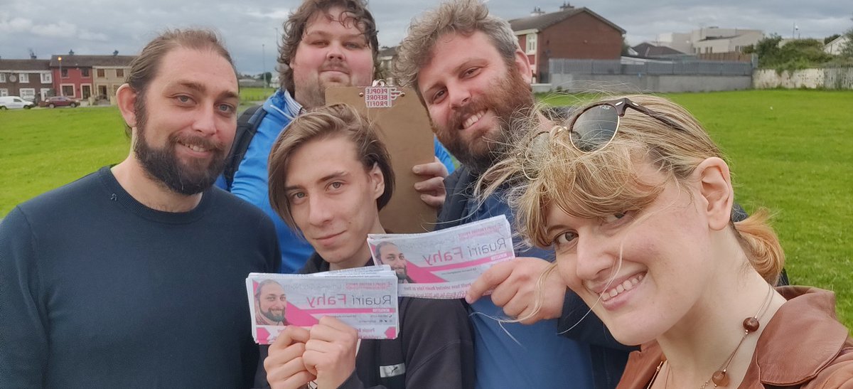 We were out around Cosgrave and Castlepark today

People are really feeling the cost of living crisis and the government's housing crisis

If you're sick of Fianna Fáil and Fine Gael get involved in PBP and fight for socialist change

pbp.ie/join