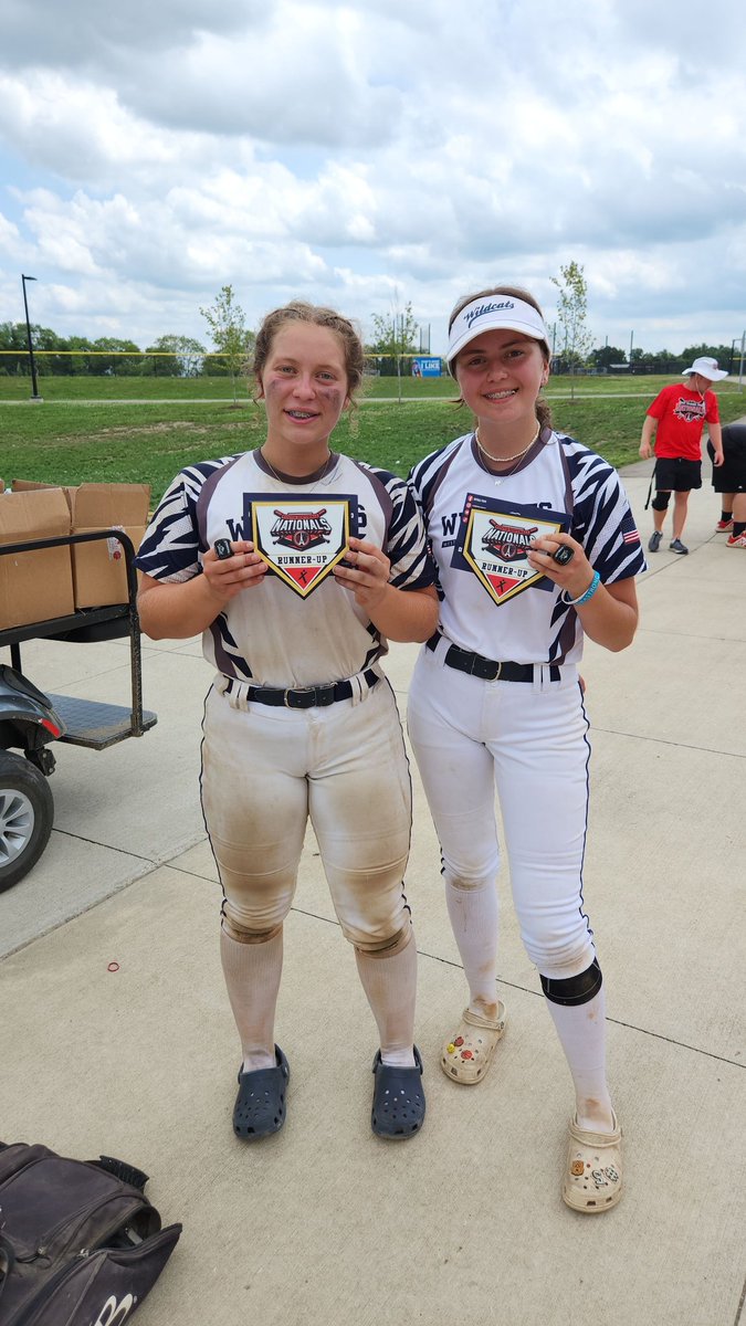 CoachMamacita's tweet photo. @CassiellaKoeune and Kayliana, playing one of the last tournaments as teammates. These 2 girls got votes for All stars from opposing coaches, but also tournament directors and workers pointed out their efforts! What an Honor! #PigPen #CatcherProblems #SistersAndTeammates https://t.co/epu5JbI1PZ