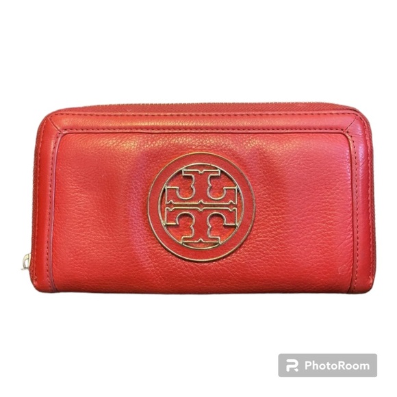 debbiesudduth1's tweet photo. So good I had to share! Check out all the items I'm loving on @Poshmarkapp from @ILAHphils #poshmark #fashion #style #shopmycloset #newbalance #noritake #toryburch: https://t.co/hdMyEanShi https://t.co/RPT8a3XbBX