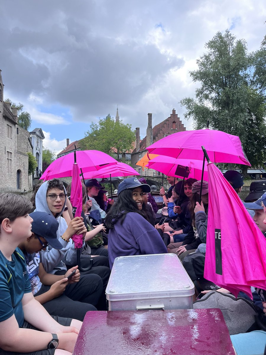 NHGSSaintOmer's tweet photo. Boat trip in Bruges. https://t.co/q1eeQALwS9