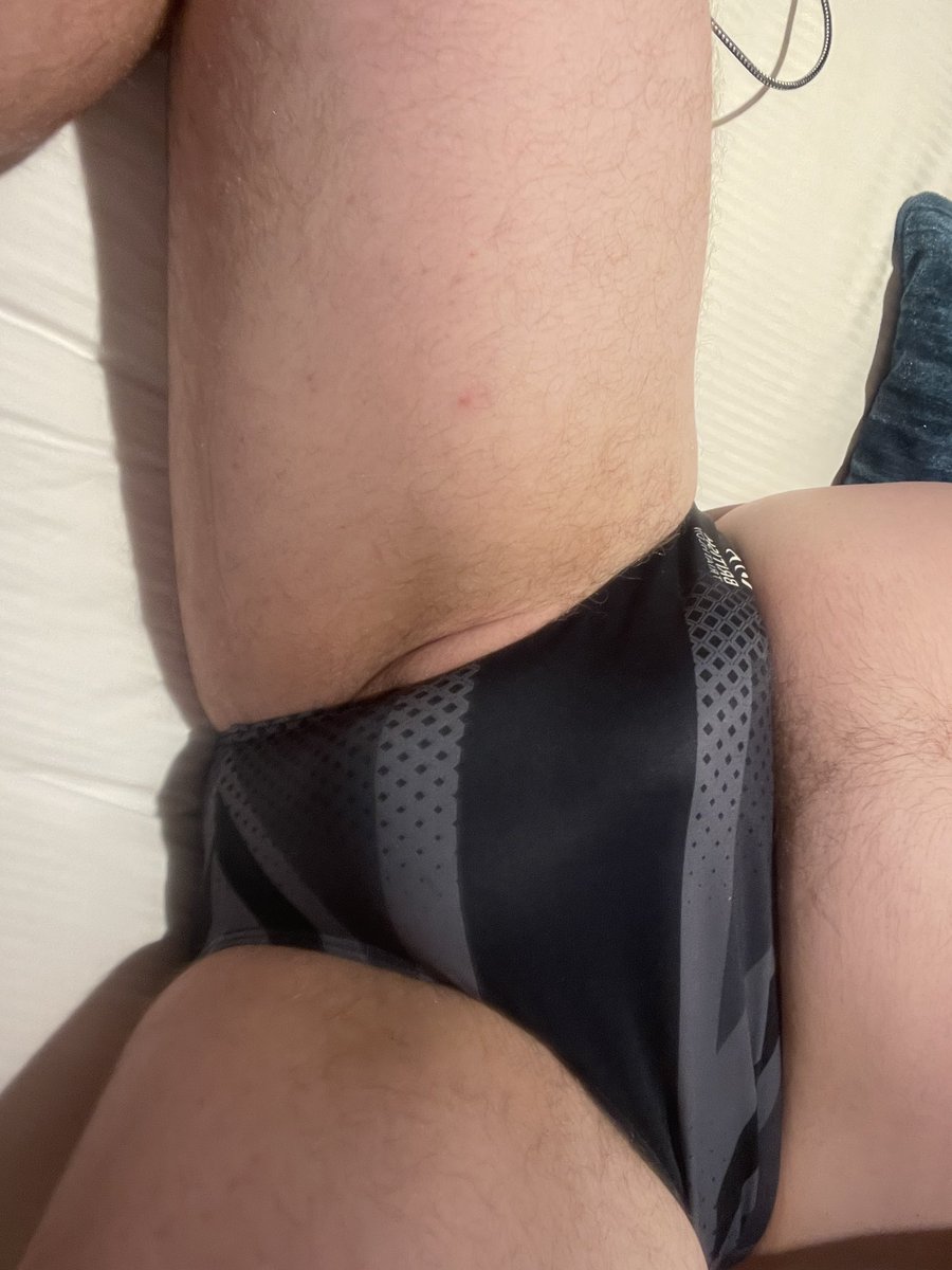 subtriscot's tweet photo. Back at the hotel room, think will have a evening enjoying myself in speedos https://t.co/vcUQr3PZcY