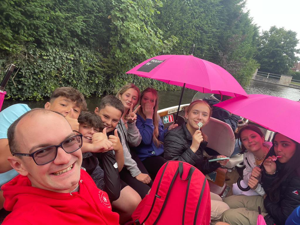 NHGSSaintOmer's tweet photo. Boat trip in Bruges. https://t.co/mPc9tKxJww