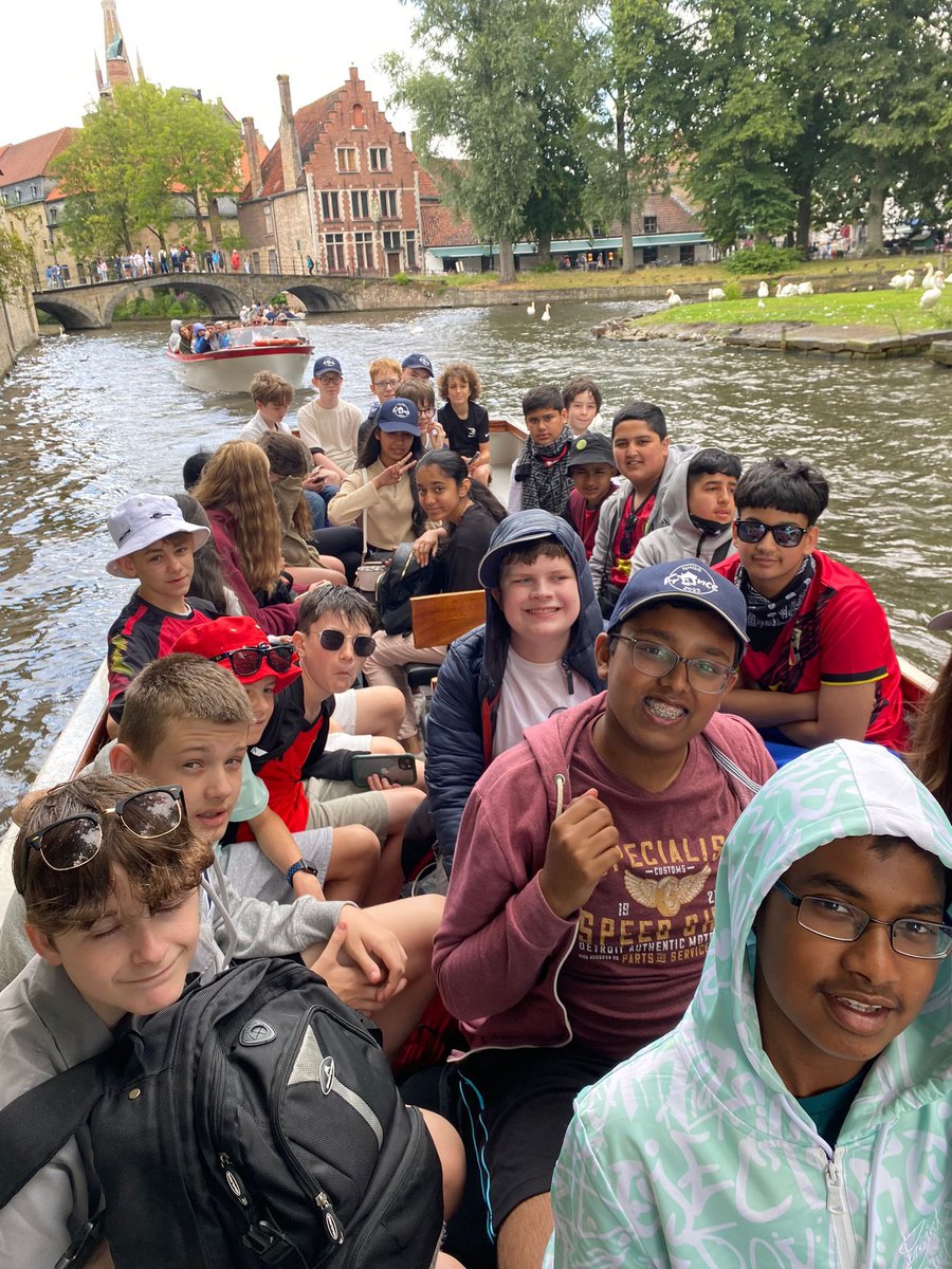NHGSSaintOmer's tweet photo. Boat trip in Bruges. https://t.co/mPc9tKxJww