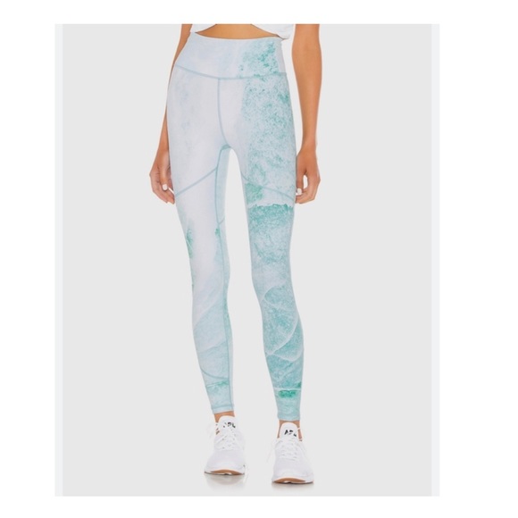 MyMomsBasement's tweet photo. So good I had to share! Check out all the items I'm loving on @Poshmarkapp #poshmark #fashion #style #shopmycloset #jonesnewyork #jambu #nuyben: https://t.co/NpxGDps1wx https://t.co/Ene1jyVUMJ