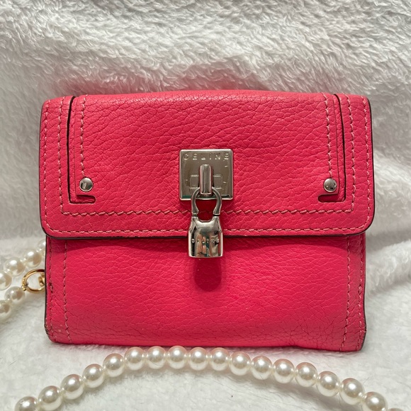 FibroFit's tweet image. So good I had to share! Check out all the items I'm loving on @Poshmarkapp #poshmark #fashion #style #shopmycloset #louisvuitton #celine #tomford: posh.mk/RZbmqAgrpBb