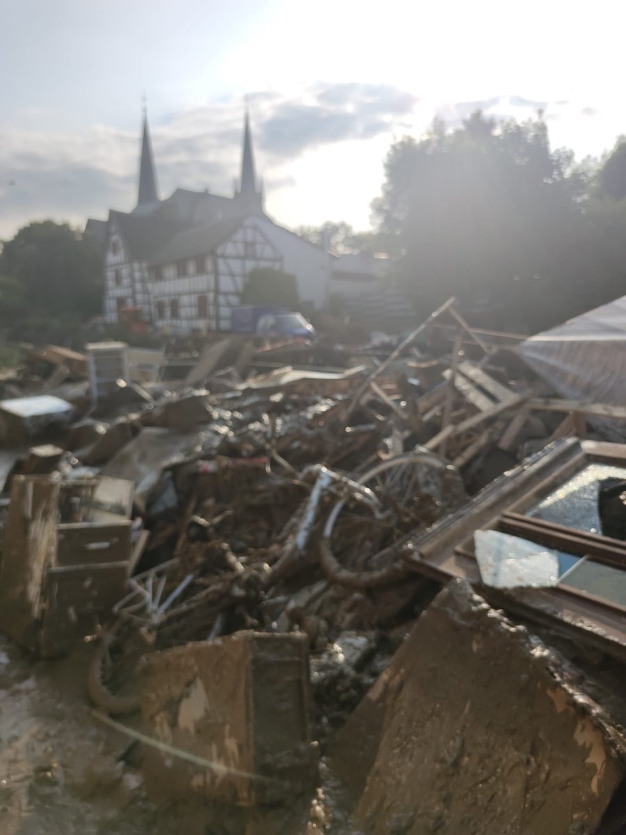 kidbrain2002's tweet image. #nevahrforget ich werd die Bilder und diesen Gestank nie vergessen