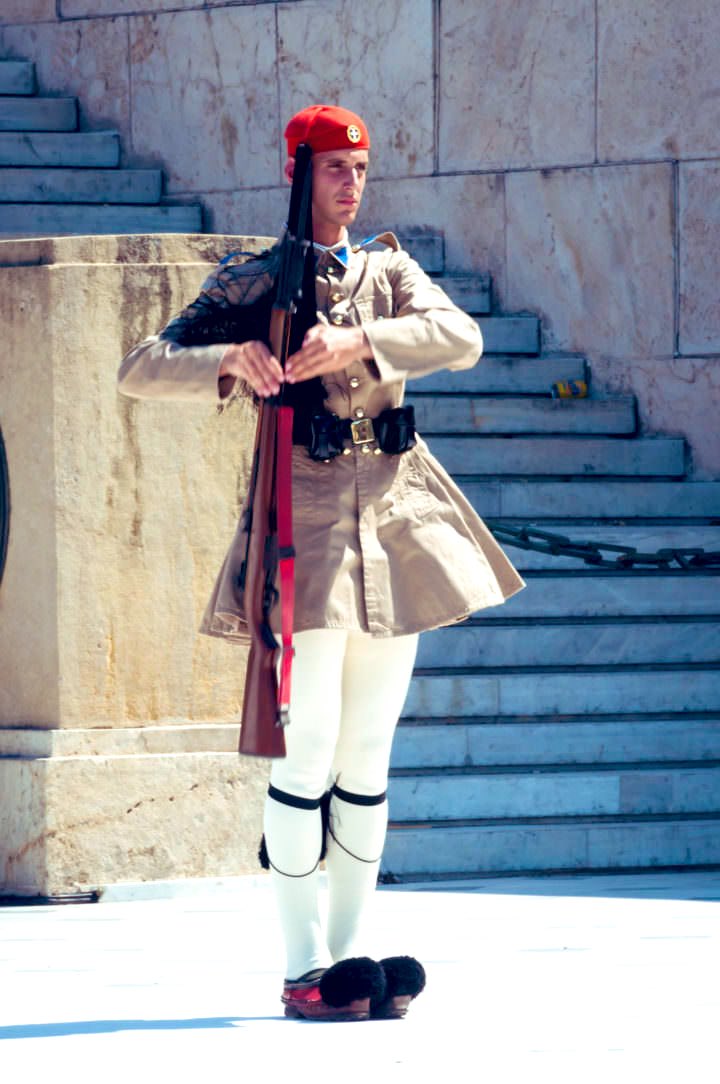 LouisLangree's tweet photo. Travelling today from Greece to Scotland :
ATH - EDI
Αθήνα - Dùn Èideann
Athens - Edinburgh
Athènes - Édimbourg
🇬🇷 - 🏴
#fashion #model
#style #outfit
#evzone #kilt
#traditions
@EdinburghUni #graduation 🎓 https://t.co/QSElzC5iIO