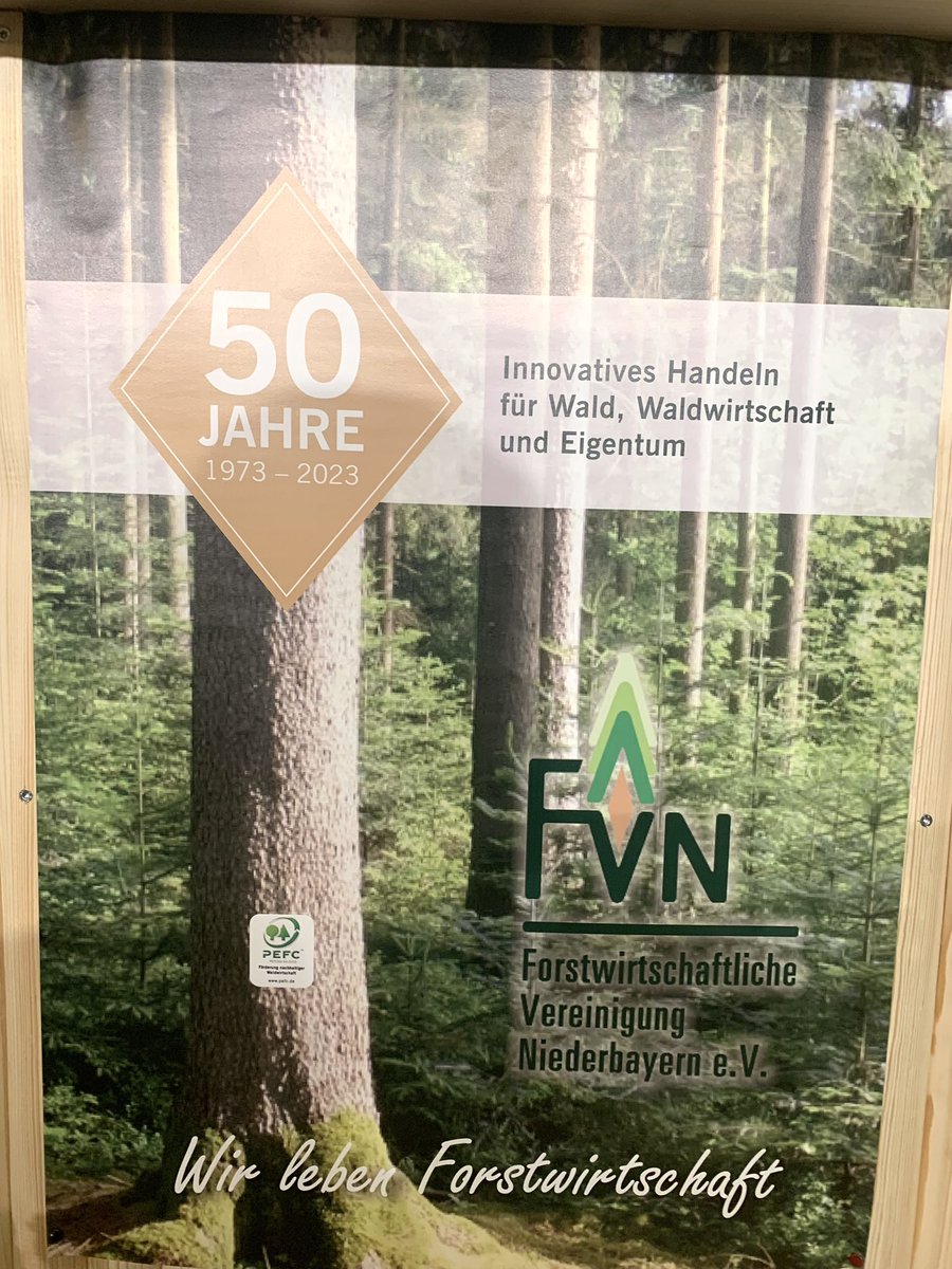 HubertAiwanger's tweet photo. Nachhaltig bewirtschaftete Wälder sind stabiler als stillgelegte Wälder. Der bayerische Privatwald hat europaweit die höchsten Holzvorräte mit deutlich über 400 m3/ha. Holz ist ein erneuerbarer Rohstoff und Energieträger! Das sind die Fakten, wenn es auch Ideologen nicht passt. https://t.co/ufBZEVXnpK