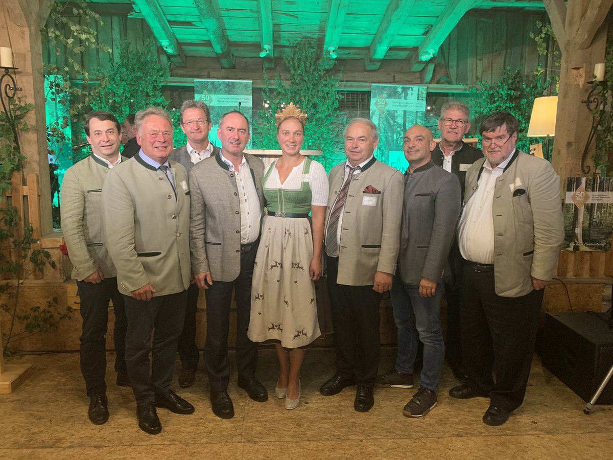 HubertAiwanger's tweet photo. Nachhaltig bewirtschaftete Wälder sind stabiler als stillgelegte Wälder. Der bayerische Privatwald hat europaweit die höchsten Holzvorräte mit deutlich über 400 m3/ha. Holz ist ein erneuerbarer Rohstoff und Energieträger! Das sind die Fakten, wenn es auch Ideologen nicht passt. https://t.co/ufBZEVXnpK