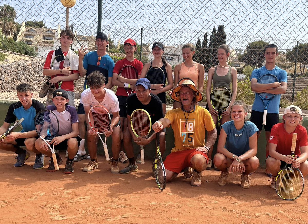 guyleverton's tweet photo. Everyone was playing massive in the Murcia dustbowl today🇪🇸🎾🇪🇸, 6.5hrs of solid striking💪43 degrees this afternoon🔥☀️🌴 https://t.co/tecZoKCf0i