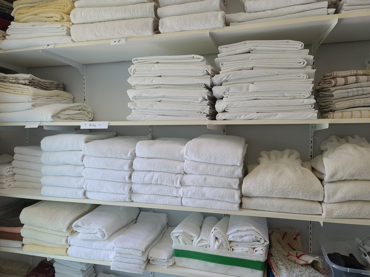 AOAngela's tweet photo. I’m surprised that newer homes don’t have linen closets in the hallway. One idea for storing linens is to place folded sheets in the pillow case and store them in the room where it will be used. This also works to free up space if the linen closet you have is too full. https://t.co/To7y6JK5EL