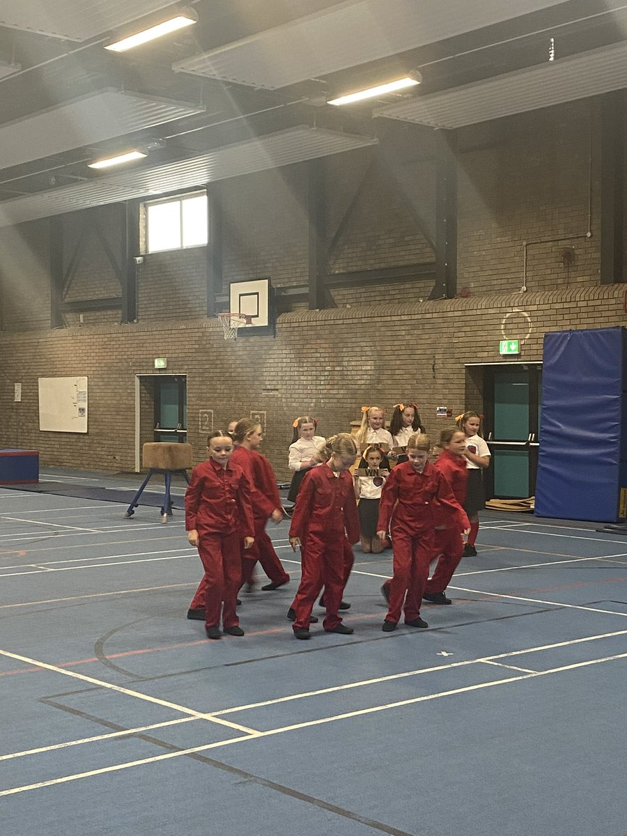 BroEdern's tweet photo. 🎉 Am noson o hwyl yn noson ddiwylliannol Clwstwr Bro Edern! Talentau lu! 👍 What a great evening we had in our cluster’s Cultural Evening #cyfle #joio https://t.co/PqP9Npo2JN