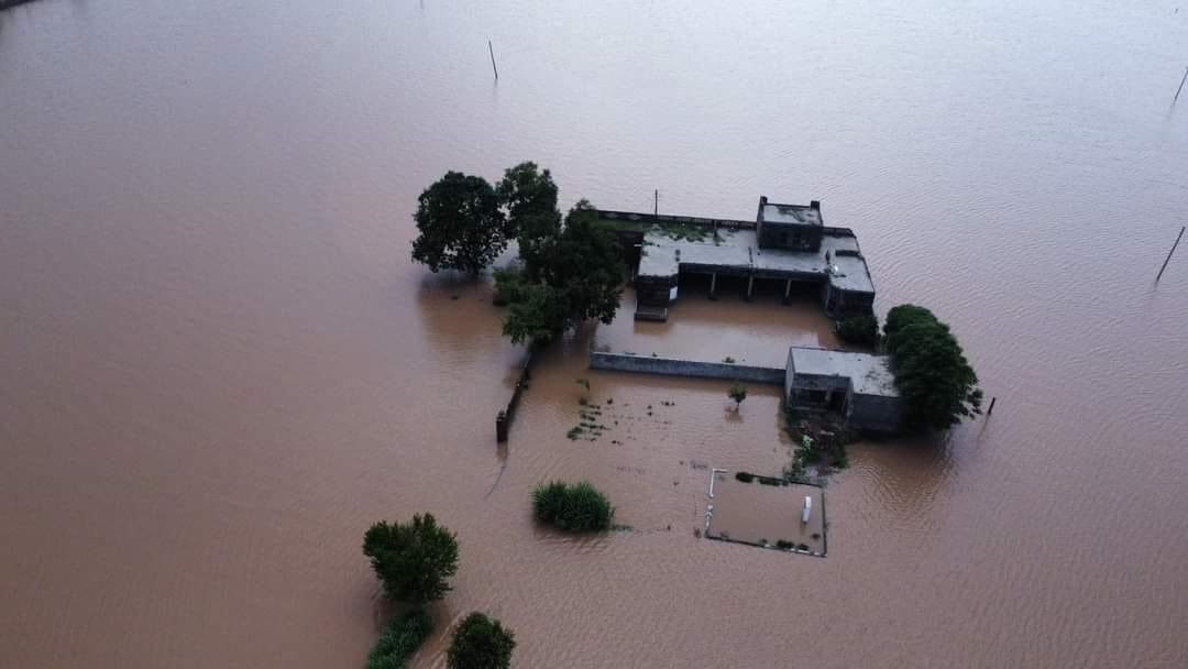 ManikGoyal_'s tweet photo. @DcHoshiarpur @PP_Hoshiarpur @GARRY2070 @LambaAlka @PunjabPoliceInd @har_mandeep @Partap_Sbajwa @RajaBrar_INC @SukhpalKhaira Destruction by floods in Lohia Khas area of Punjab. https://t.co/kOkKhcMdbr
