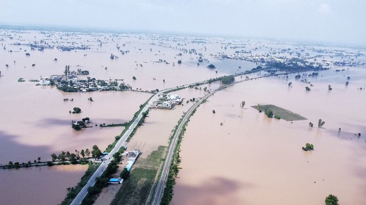 ManikGoyal_'s tweet photo. @DcHoshiarpur @PP_Hoshiarpur @GARRY2070 @LambaAlka @PunjabPoliceInd @har_mandeep @Partap_Sbajwa @RajaBrar_INC @SukhpalKhaira Destruction by floods in Lohia Khas area of Punjab. https://t.co/kOkKhcMdbr