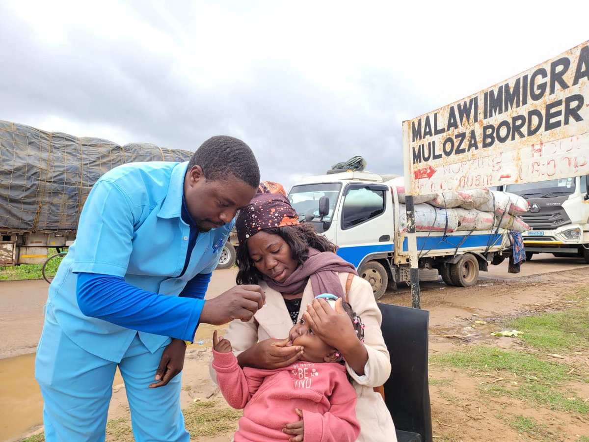 UNICEFMalawi's tweet photo. Whoever they are.
Wherever they live.
Whenever they need us.
We will be there to help them have a #Poliofree future #ForEveryChild.

📸 a baby receiving the #Polio vaccine at Malawi Mwanza border. https://t.co/yJGm6kgNix