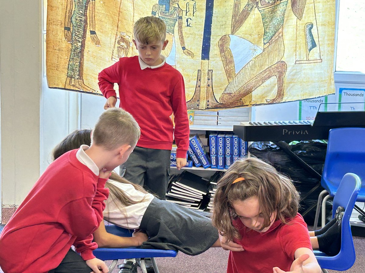 DSJ_Year5's tweet photo. Year 5 were asked to create a tableaux to represent different stanzas from the Highwayman poem https://t.co/wFTvqODdAi