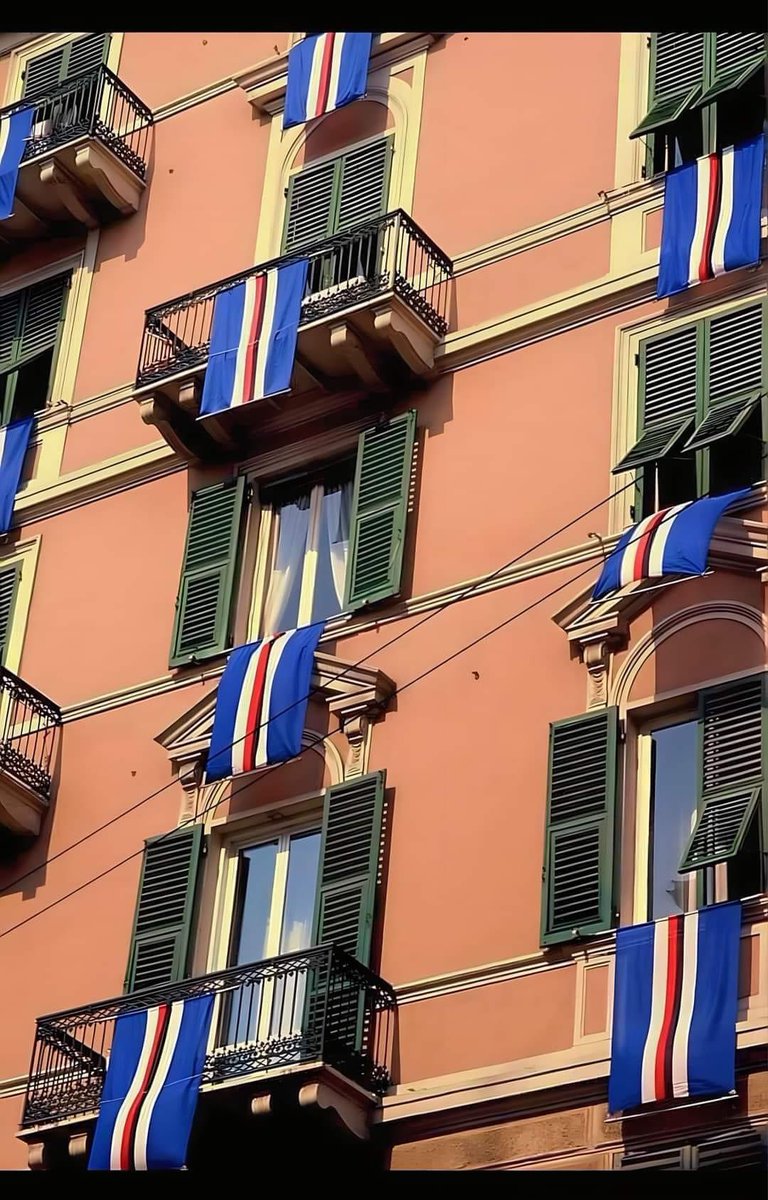 Genova blucerchiata 
💙🤍❤️🖤🤍💙