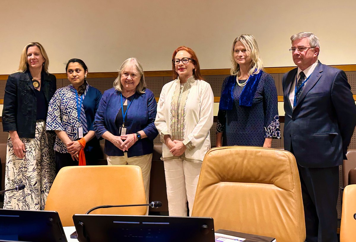 UN_PGA's tweet photo. We need a financial system that works for all, including women and girls.

And, we need a financial architecture in which decision-makers prioritize investing to support just, inclusive and equitable transitions for societies around the globe.

Now, to achieve that, we must work together to better align the international financial system with the 2030 Agenda.

Remarks delivered by Chef de Cabinet László Szőke -  https://t.co/Rg0fO6tNjJ