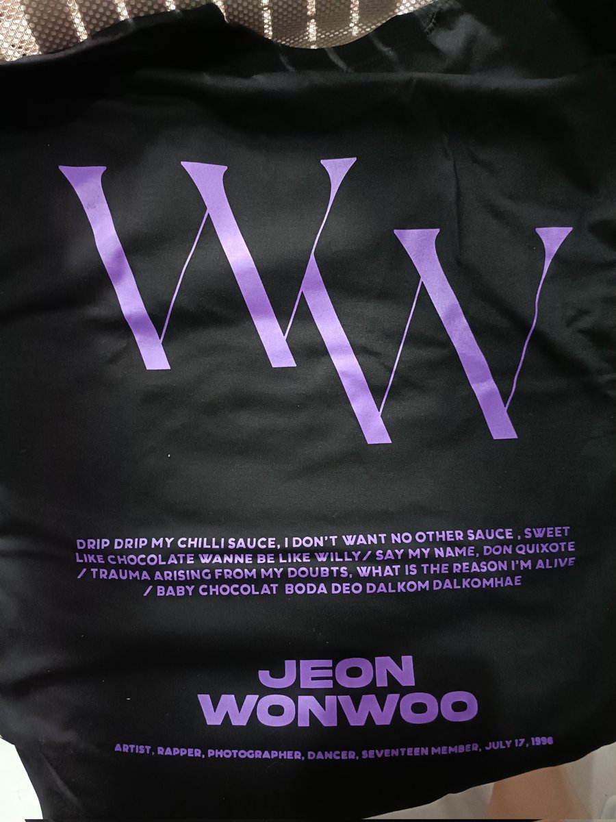 wongyucheol6178's tweet photo. Happy mail 📩⬇️
Thankyou @caratprints for having this wonwoo shirt 💜
May susuotin na ako sa linggo 😂 https://t.co/k4CuovSmZa