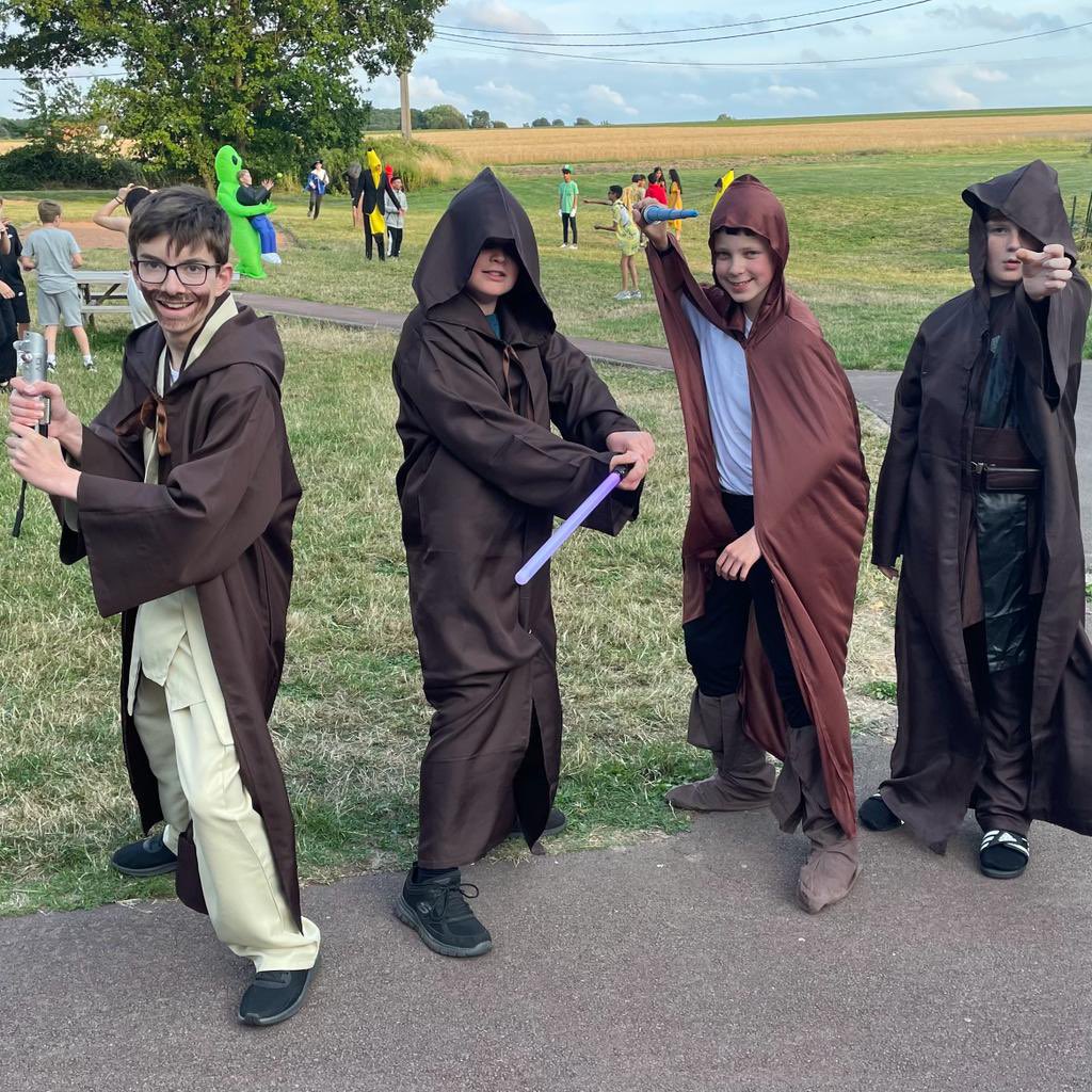 NHGSSaintOmer's tweet photo. Fancy dress ! https://t.co/fVBud81ANt