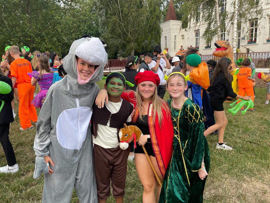 NHGSSaintOmer's tweet photo. Fancy dress ! https://t.co/fVBud81ANt
