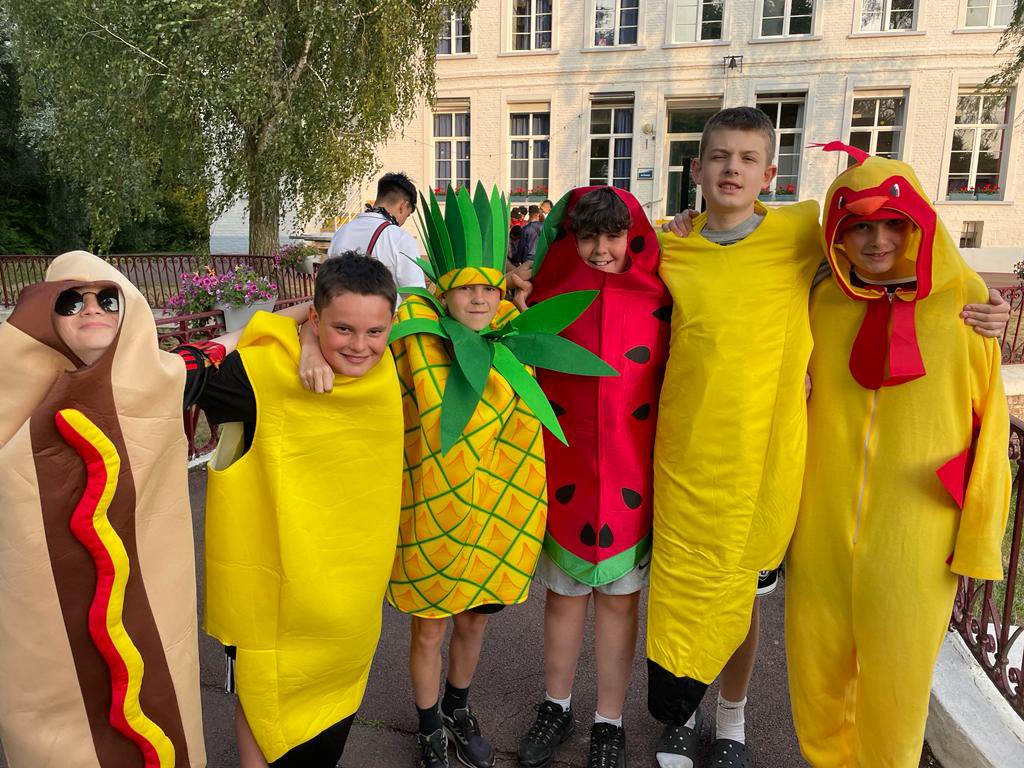 NHGSSaintOmer's tweet photo. Fancy dress ! https://t.co/fVBud81ANt