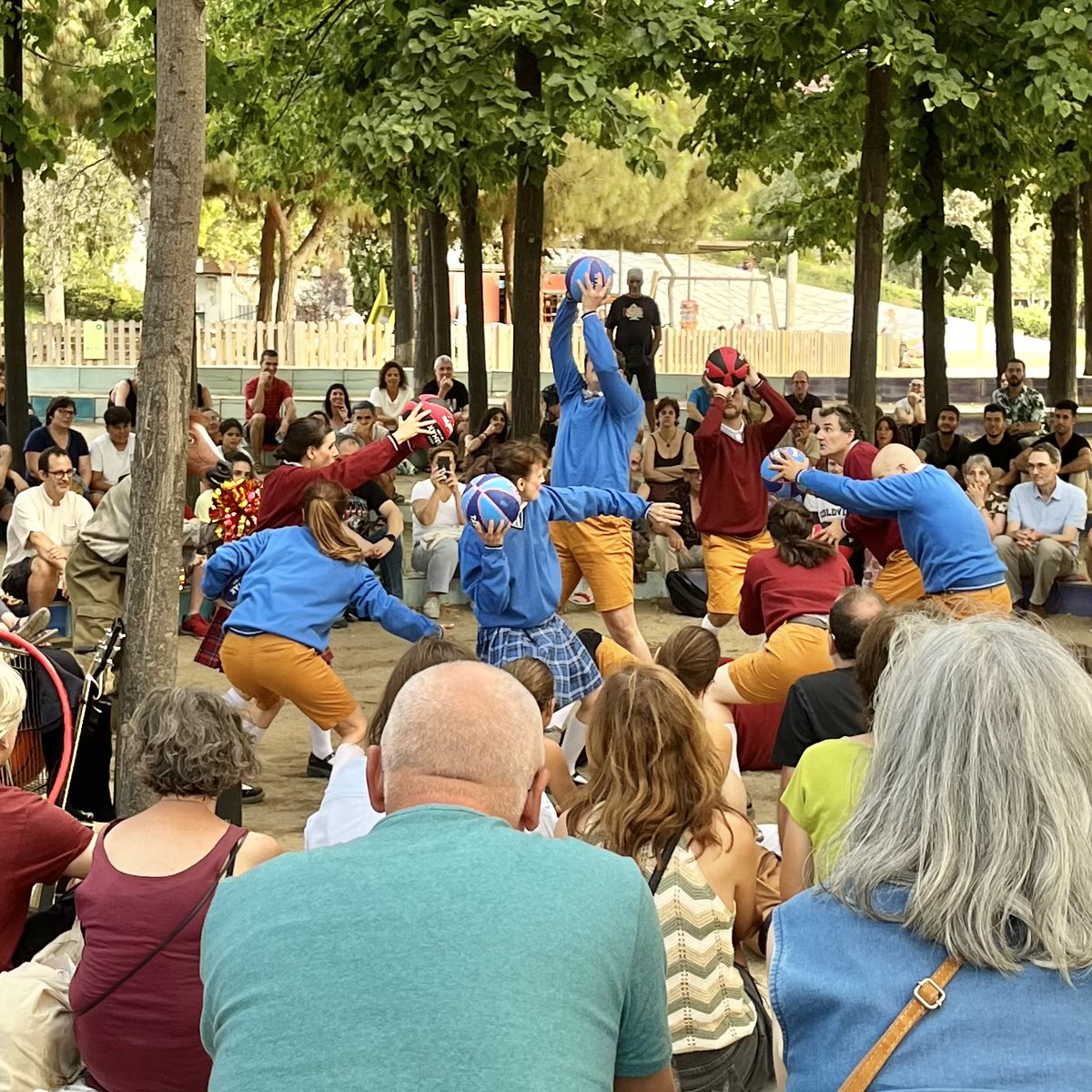 A l'espiral del Parc de l'Estació del Nord, <a href="/ParkShakespeare/">Parking Shakespeare</a> ens ha regalat una dramédia sobre l'espiral violenta del bullying. Ricard III ha estat l'assassí de sempre, però més divertit i justificat i en un text a favor de la inclusivitat i en contra del postureig i el guapisme.