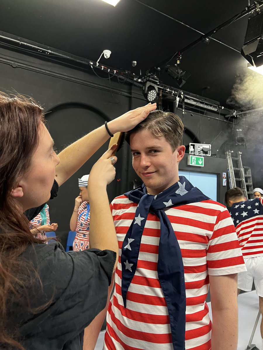 Photo of the legendary <a href="/LucyFCurtis/">Lucy Curtis She/They</a> doing my hair from my final show at drama school. Can’t believe it’s been a year already 😢