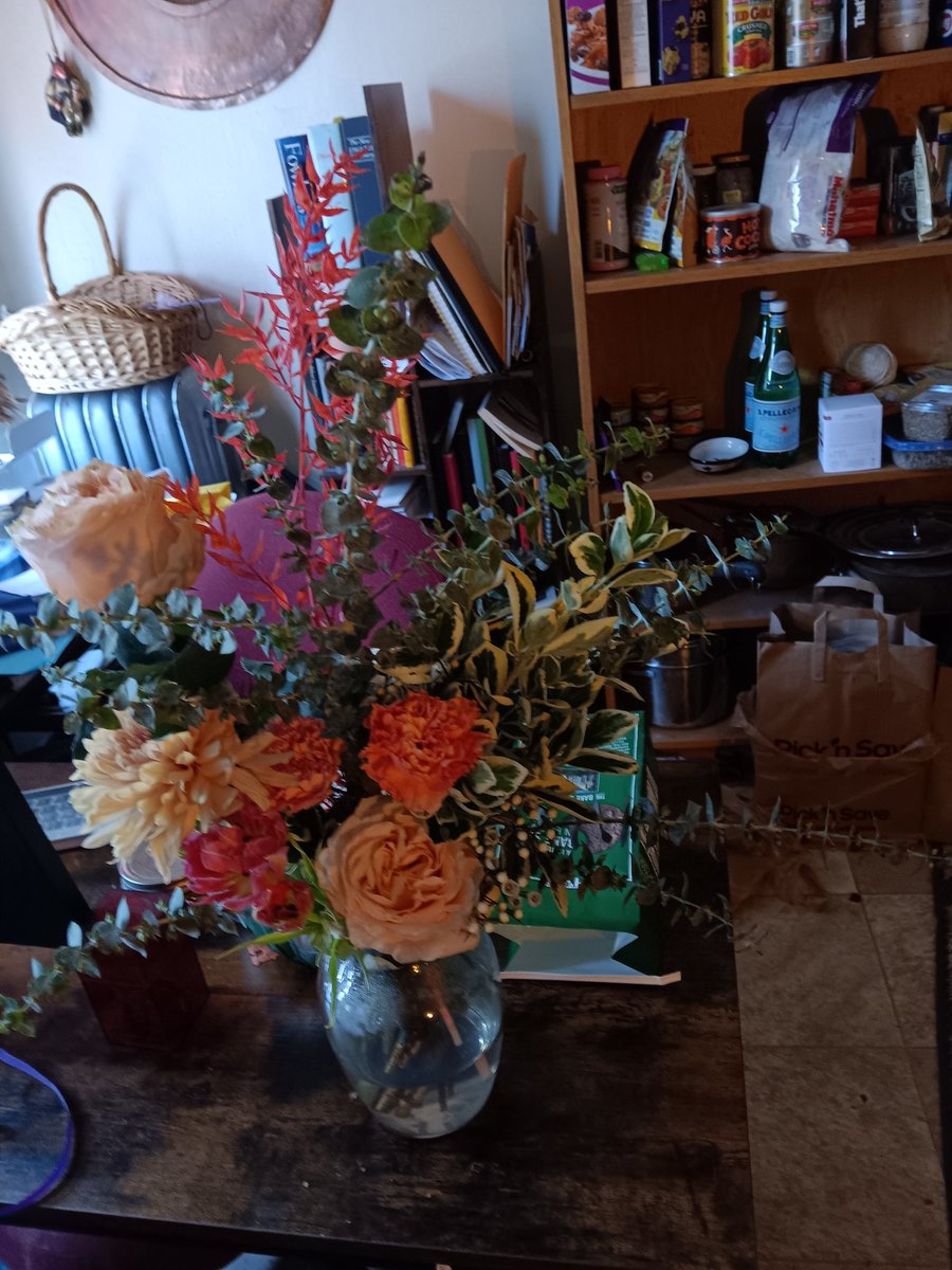 nobadcats's tweet photo. Last night, my bestie stopped by with flowers and cake. Totally unexpected! But she has keys to building/ apartment.  It was a very wonderful surprise to find my bestie behind the knocking on my door. What a happy birthday surprise! https://t.co/N4hcy8W4r0