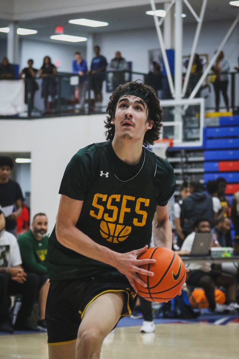 CapitolHoops's tweet photo. Summer League Spotlight Series: Jake Tringone

The SSFS big was unstoppable on the glass as the leagues rebound leader. Tringone had a double double in every game of summer league averaging 16 &amp; 15 on the year. He led his team to the playoffs and was a unanimous first team pick. https://t.co/hc9pdY53tj