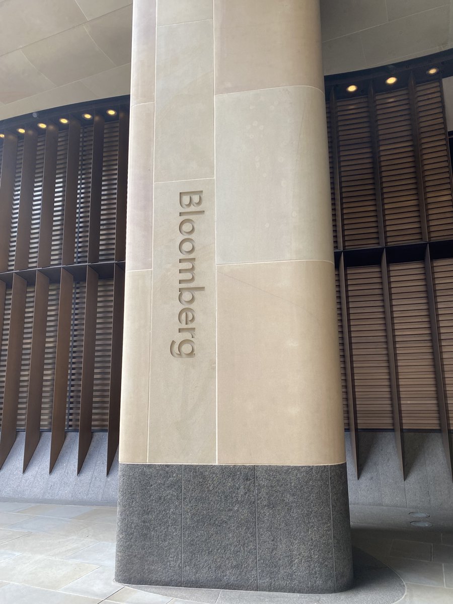 LondonSummerUM's tweet photo. We visited the headquarters of Bloomberg in London! It is one of the most beautiful office buildings. It houses the main control room of their TV stations from all over. Live broadcasts anywhere need to go through here. They have their own super-comprehensive database. -Albert Yu https://t.co/NdCrpVRkxu