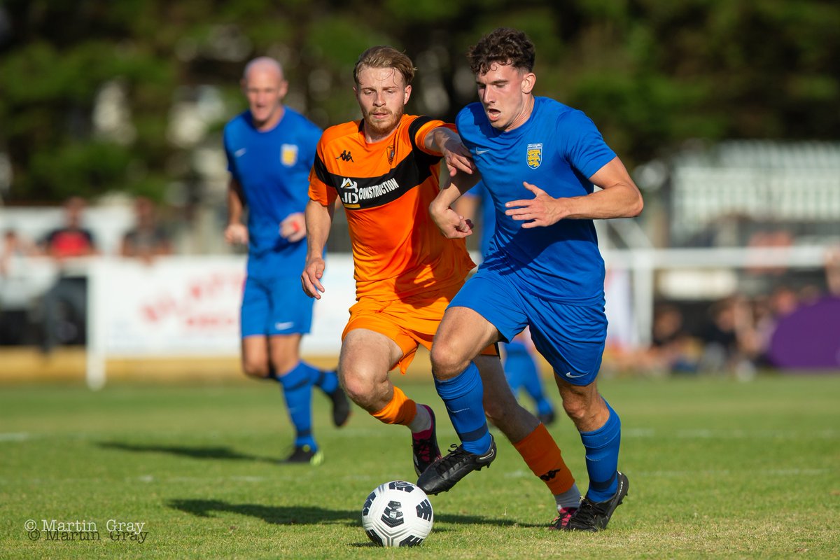 MartinGrayphoto's tweet photo. 'Reds make the Final'... 🧐
@JerseyFA fought back to a 3-2 win in tonights @Guernsey_2023 Mens Football semi-final against Isle of Wight at The Track...
https://t.co/87cgQvzFgJ 📸
#Guernsey2023 #islandgames2023 #thetrack
#isleofwightfootball #jerseyfootball https://t.co/d4aTmTRMg4