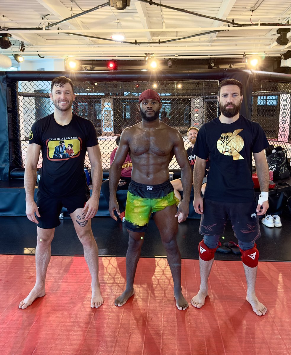 funkmasterMMA's tweet photo. Big sparring day in the books with these beasts! We will be ready for everything☝🏾
•
#SnapTheTwig #4TimeFunk #AndStill #TWS https://t.co/ZpIBkwJWia