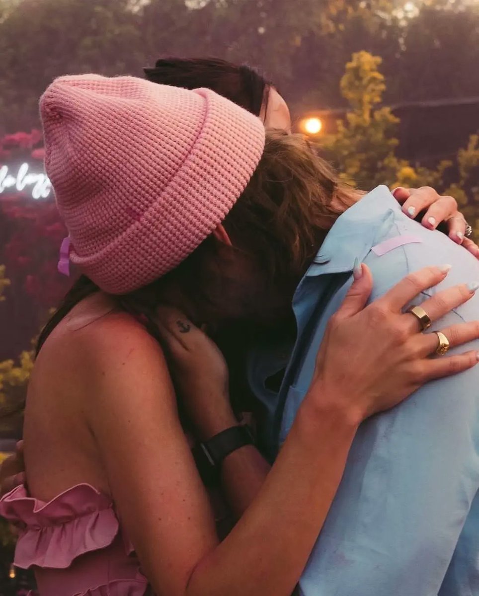 5SOSpanama_'s tweet photo. Just a beautiful moment. 🥹💕
@Michael5SOS y @crystalleigh han publicado estas fotos vía Instagram anunciando que tendrán una niña! https://t.co/1Kgv059Dp6