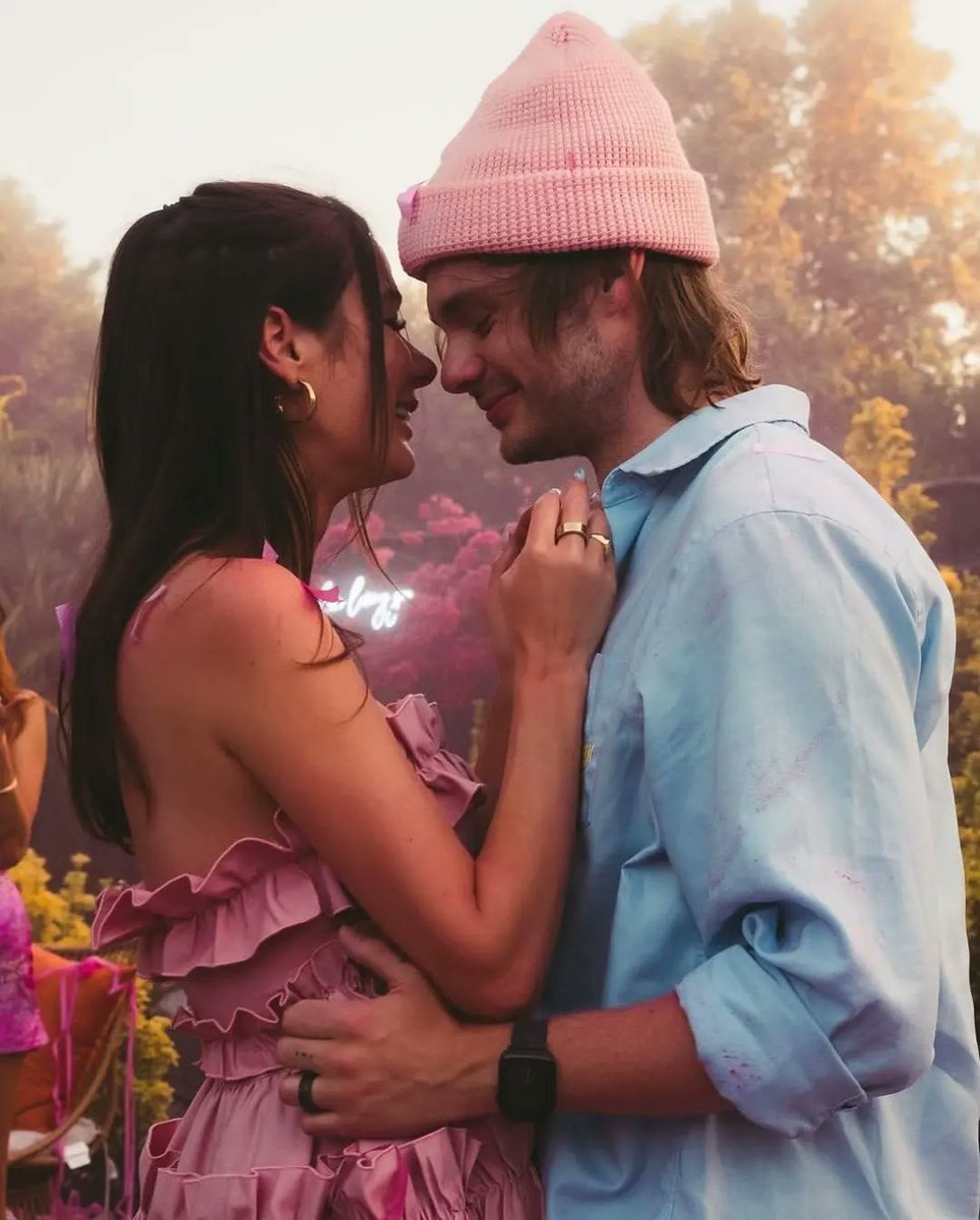 5SOSpanama_'s tweet photo. Just a beautiful moment. 🥹💕
@Michael5SOS y @crystalleigh han publicado estas fotos vía Instagram anunciando que tendrán una niña! https://t.co/1Kgv059Dp6
