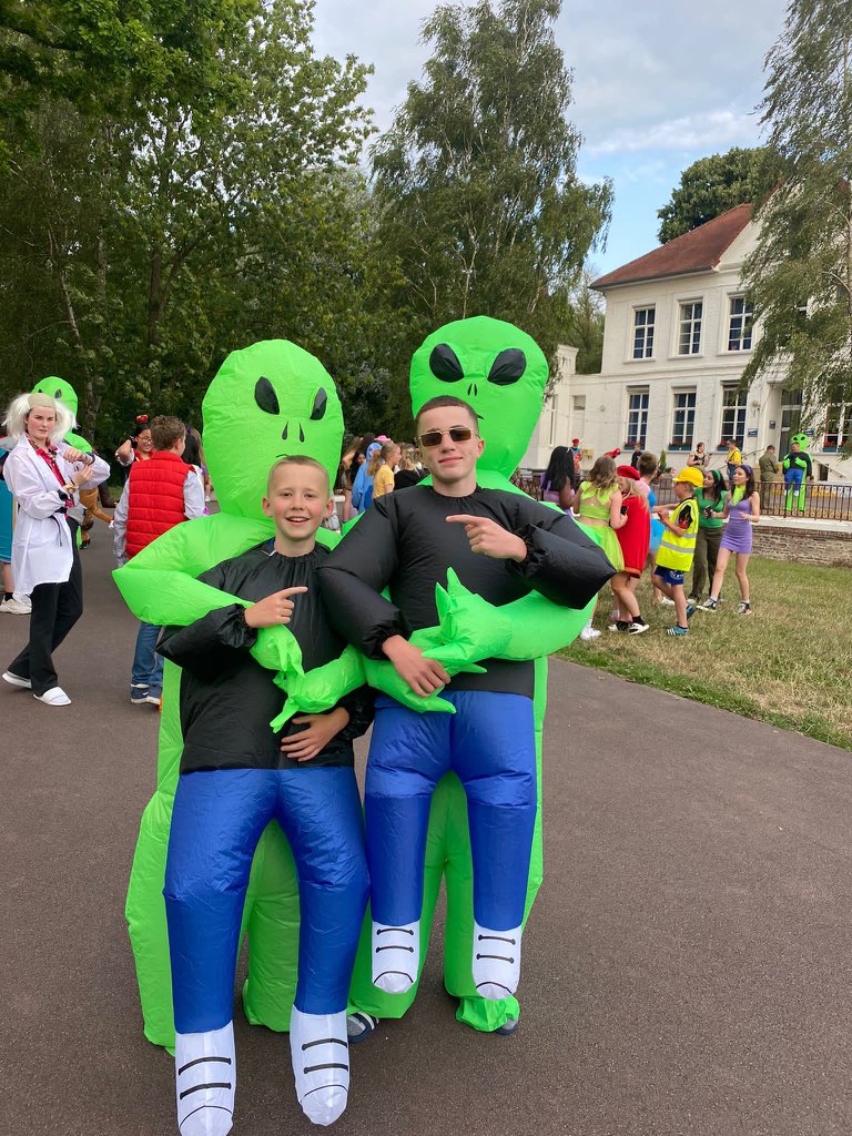 NHGSSaintOmer's tweet photo. Fancy dress ! https://t.co/wlGfMnDrUa
