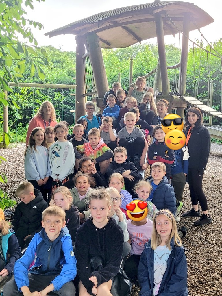 MoorlandsHudds's tweet photo. Yr.4 trip 2 have had the best time today @CliffeHouse #paddling #climbing #abseiling #denbuilding #fire #toastingmarshmallows https://t.co/iSrMGr01EA