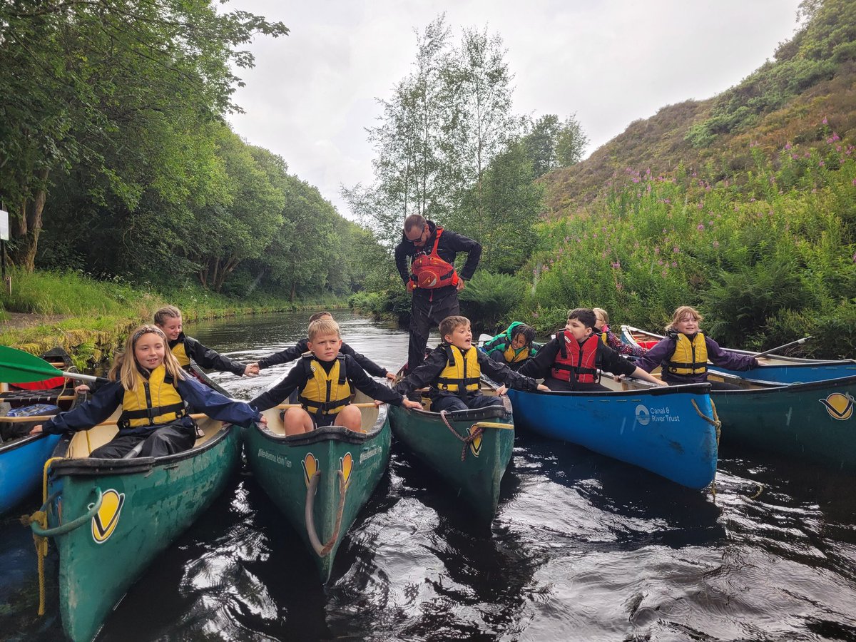 MoorlandsHudds's tweet photo. Yr.4 trip 2 have had the best time today @CliffeHouse #paddling #climbing #abseiling #denbuilding #fire #toastingmarshmallows https://t.co/iSrMGr01EA