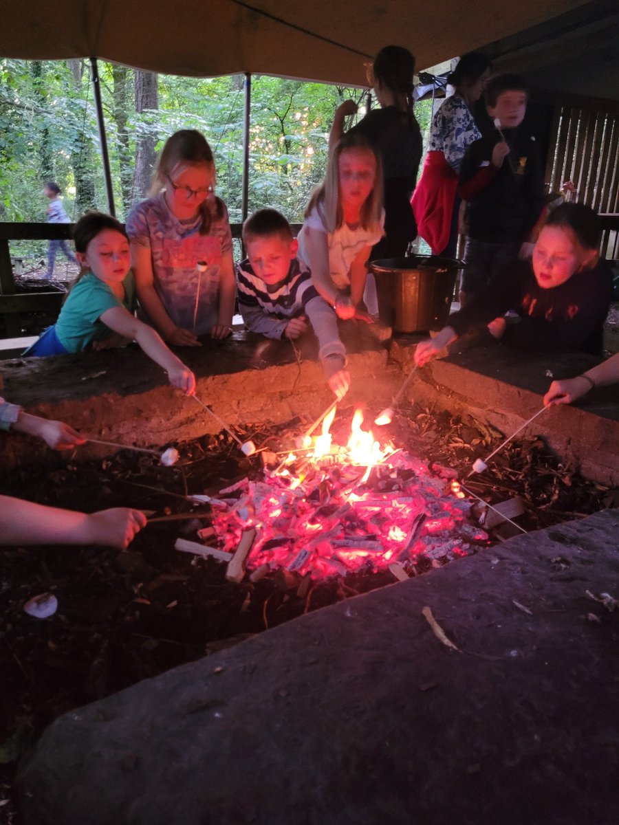 MoorlandsHudds's tweet photo. Yr.4 trip 2 have had the best time today @CliffeHouse #paddling #climbing #abseiling #denbuilding #fire #toastingmarshmallows https://t.co/iSrMGr01EA