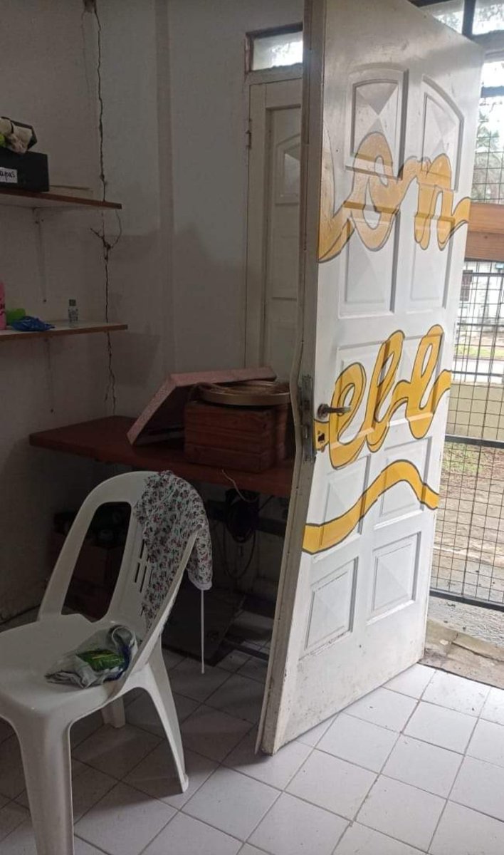 FelipeBorderes's tweet photo. No suelo usar twitter pero esto me indigna un montón. Mi mamá y un grupo de voluntarias hacen pelucas para pacientes oncológicos de toda la provincia, recibiendo donaciones de pelo. Anoche entraron al local y les robaron el equipo. No entienden el daño que causan... https://t.co/mjJcTBjzVQ