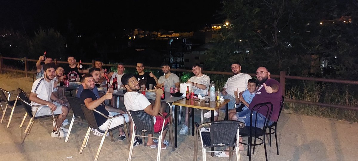UDMONTSERRAT's tweet photo. Primera cena de equipo.
UDM 23/24
🚩#SentimientoInfinito🚩 https://t.co/rvBLZ7Z2Hc