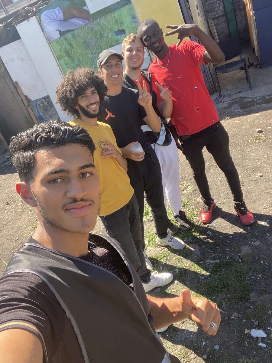 MDLM_Asso's tweet photo. Avec l'argent du tournoi nous avons pu organiser une deuxième maraude ! 100 sachets ( nourriture et kit hygiénique ) ont été distribué dans Lille, au camps de Saint-Sauveur et une dizaine de SDF ! https://t.co/eYByrFQEBl