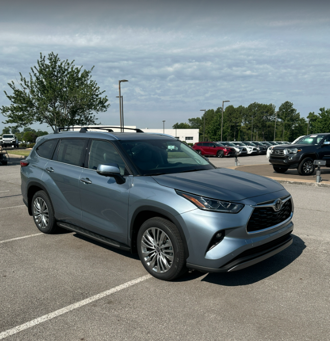 ToyotaNWA's tweet photo. 🎶 Sun is shinin' in the sky. There ain't a cloud in sight. Hey there, Mr. Blue! 🎶 It's a great day to check out our used Toyota Highlander inventory. https://t.co/InMflSywwn https://t.co/1KVfSQ92jD