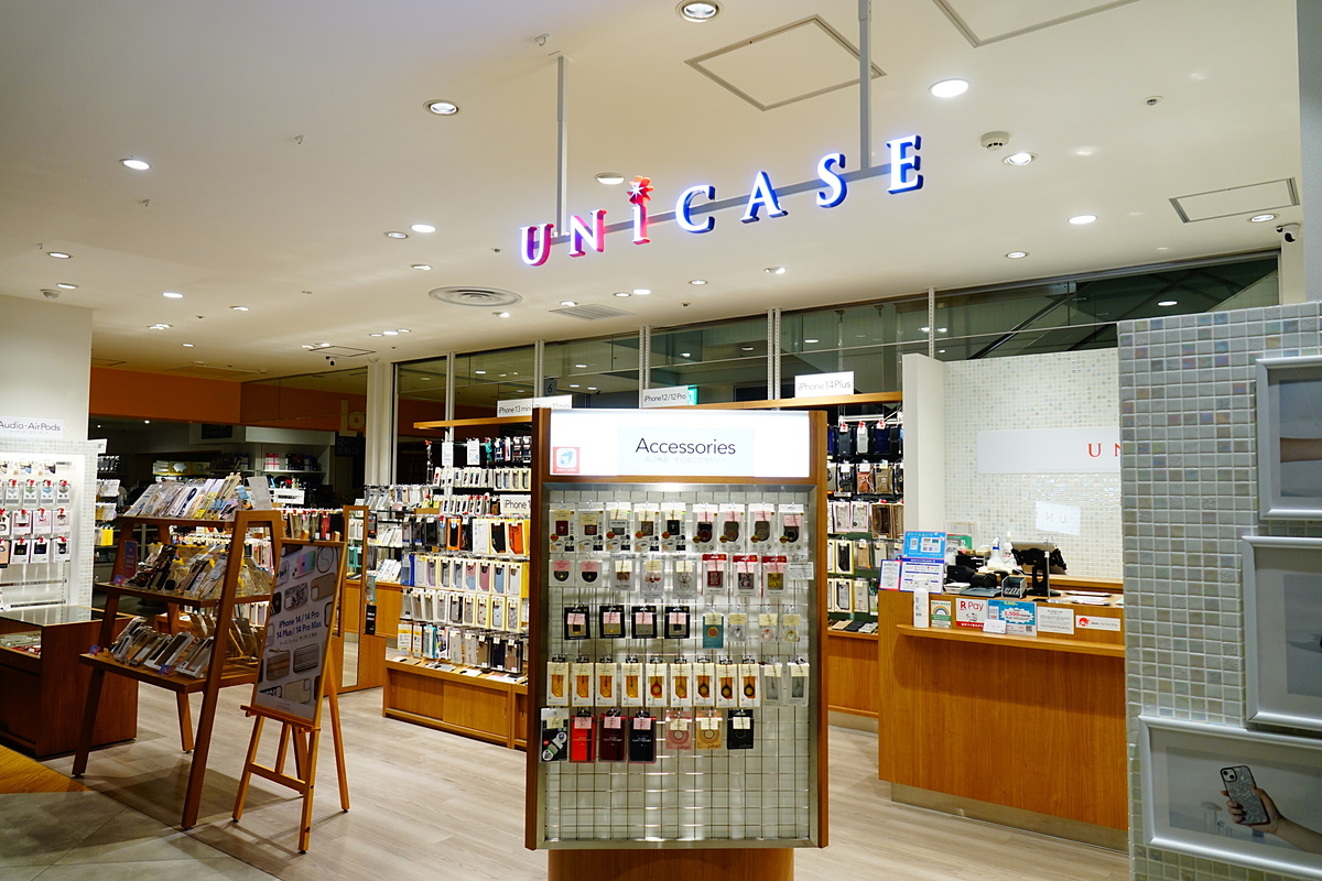 ktai_watch's tweet photo. 最新のiPhoneアクセサリーのトレンドについてUNiCASE錦糸町パルコ店で聞いてみた https://t.co/YEHlVZSD09 #UNiCASE #iPhone #ケース https://t.co/4jHJNffvKu