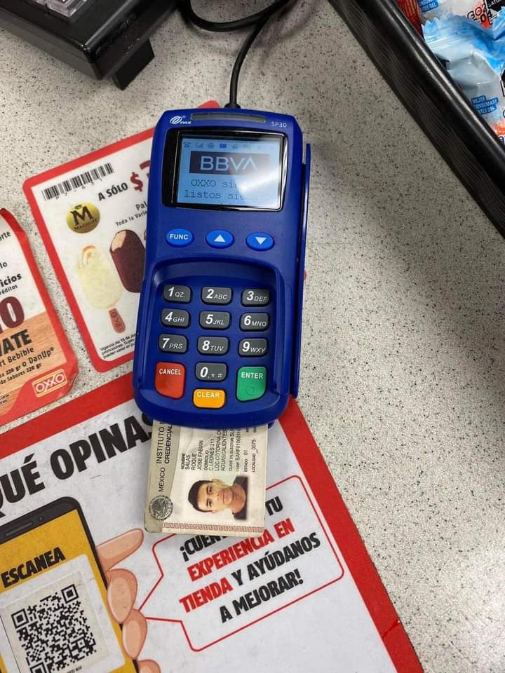 manuelbobrador1's tweet photo. Yo bien pedo en el Oxxo 😝😝😝 https://t.co/02wy1dN2nN