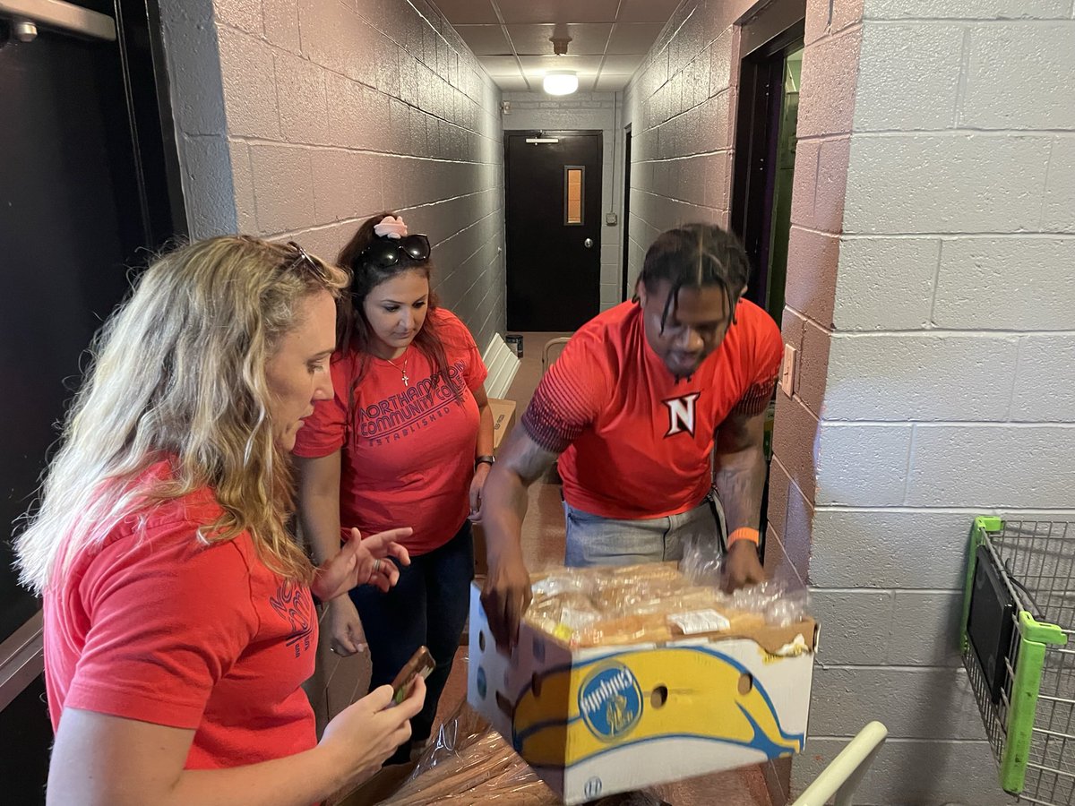 BomarTerrence's tweet photo. Our NCC Admissions Team had the chance to get out into the community and to lend a hand at the Greater Shiloh Missionary Baptist Church in Easton, PA!

#SwordsUp
#CommunityIsOurMiddleName https://t.co/jJUOVvApSx
