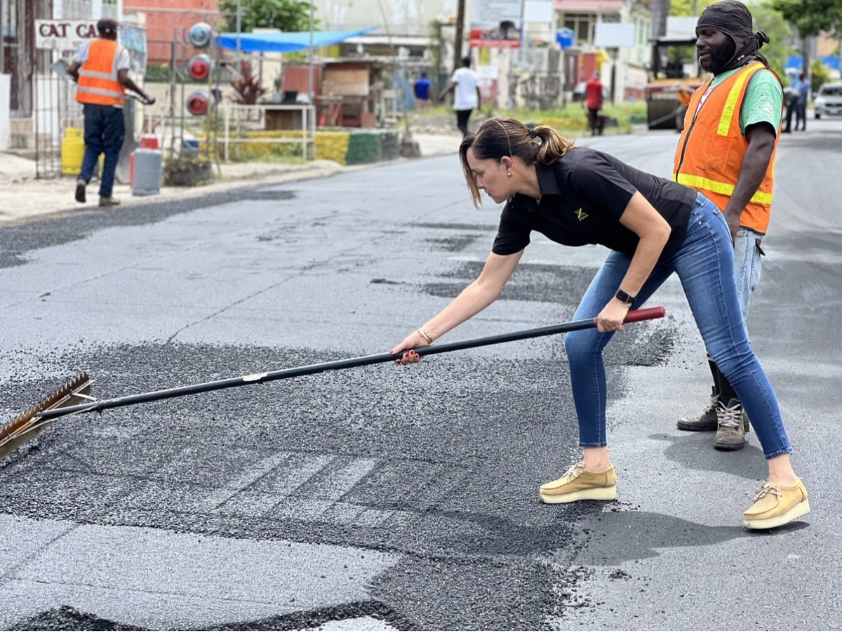 annmarievazja's tweet photo. When #SCHIP CAAPET reach inna mi town! #Caapet wi seh!! It has not been easy but nuttin good nuh come easy! We pass the worse! A #legacy project dis! How you feel….my #EastPortland family!!! Boom!  #BeautifulSpeaking can’t build road #ActionDoDat! 
#ActionAnn #ActionTeam 🇯🇲🙏🚧 https://t.co/il94uXx6QR