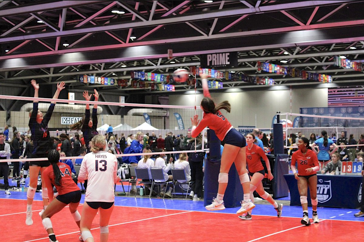 7,000 athletes, 15,000+ spectators, 1,200 college coaches, and 550+ teams at Triple Crown Volleyball NIT

basesportsgroup.com/serving-succes…

#youthvolleyball #youthsports #proudpartner